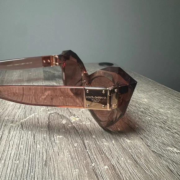 Burgundy Dolce & Gabbana sunglasses - Picture 9 of 9